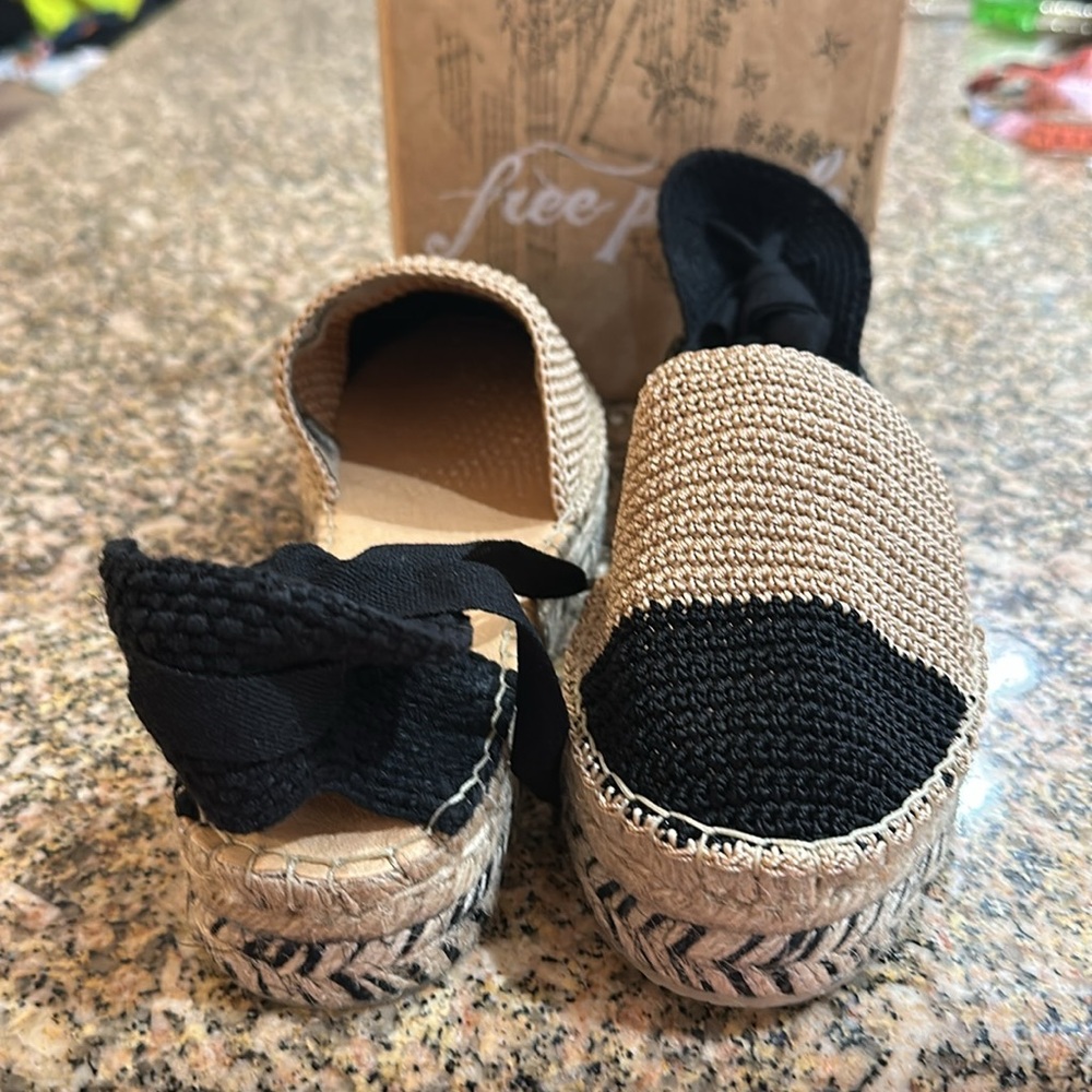 Free People Black and Tan Women's Ankle Wrap Shoes. Size 40 in EU sizing. - Picture 3 of 7